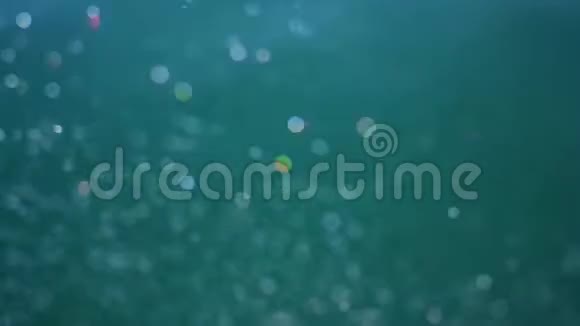 海面上产生的蓝色移动波克视频的预览图
