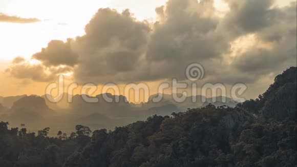 晚上老虎洞山顶的克拉比省美景视频的预览图