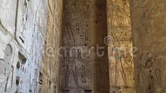 麦地那哈布寺埃及卢克索马代内哈布拉米斯三世太平庙是新王国重要的时期结构视频的预览图
