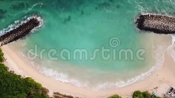 空中观景印度洋的岛屿斯里兰卡从无人机看到的视频的预览图