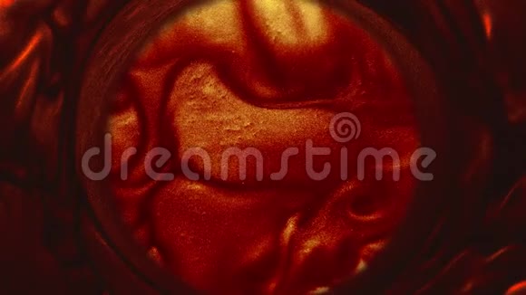 闪烁的油漆旋转的红色金色流体视频的预览图