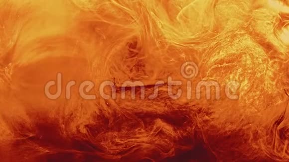 蒸汽流发出橙色的金色烟雾视频的预览图