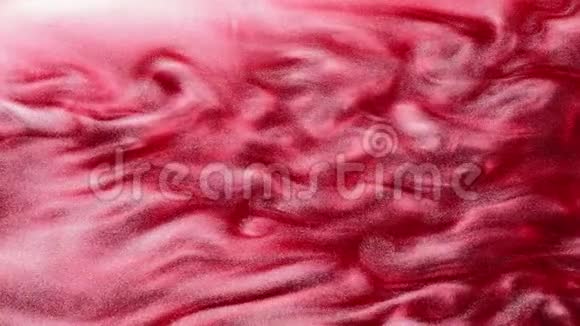 闪烁的墨水流动闪烁着粉红色的红色液体混合物视频的预览图