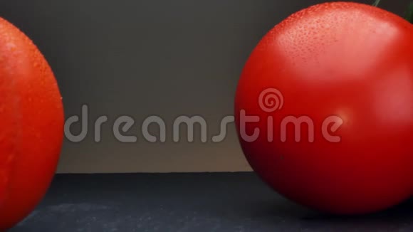大红番茄排成一排视频的预览图