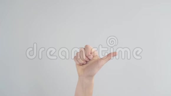 女人用手指一二三视频的预览图