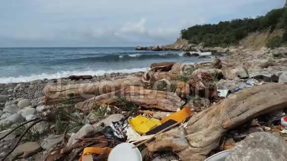 乌克兰克里米亚黑海小型垃圾填埋场地球上人类的全球问题是垃圾和视频的预览图