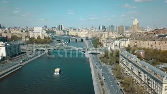 博格丹赫梅利尼茨基莫斯科无人驾驶飞机观景桥视频的预览图