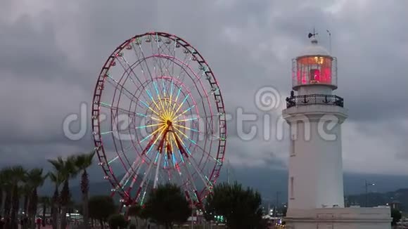 博图米GEORGIA2019年6月全景轮和灯塔的夜景位于中央长廊带t视频的预览图