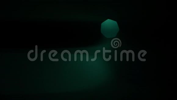 闪烁着模糊的绿色七边形灯光黑色背景上有手掌的外观视频的预览图