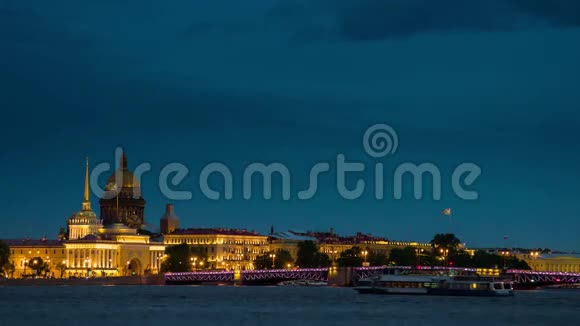 晚上在圣彼得堡拍摄全景视频的预览图