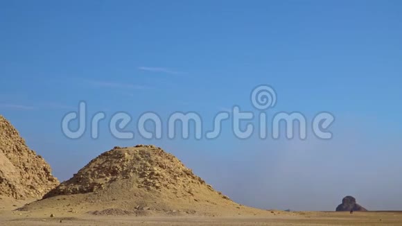Bent金字塔是一座古埃及金字塔位于约40公里的达舒尔皇家墓地视频的预览图
