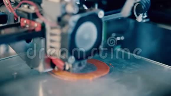 印刷机在3D制作圆形底座视频的预览图