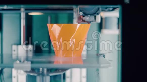 橙色壶用3D打印机打印视频的预览图