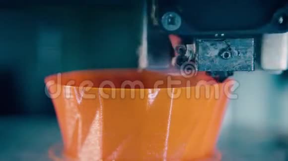 3D打印机制作花瓶喉部快速运动视频的预览图