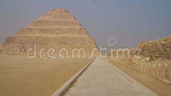 Djoser或Djeser和Zoser金字塔或Step金字塔是埃及萨卡拉墓地的考古遗迹视频的预览图