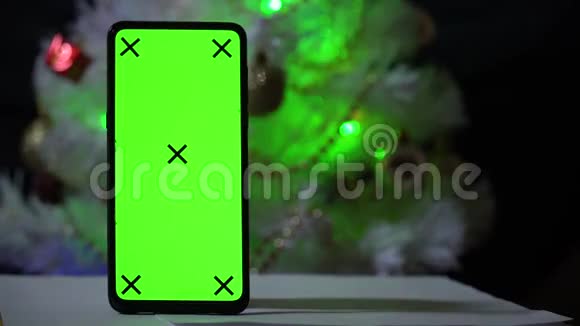 绿色屏幕手机图形的色度键带玩具的圣诞树无标题智能手机视频的预览图