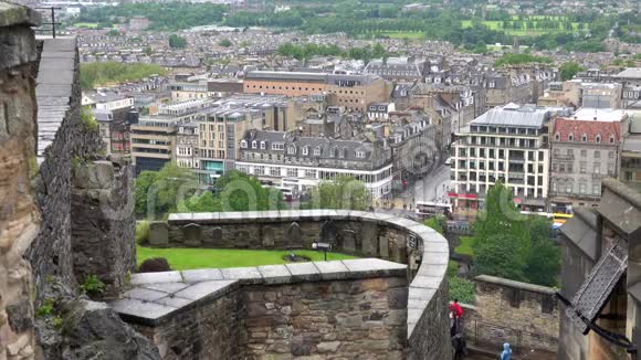 爱丁堡城堡狗公墓和城市景观视频的预览图