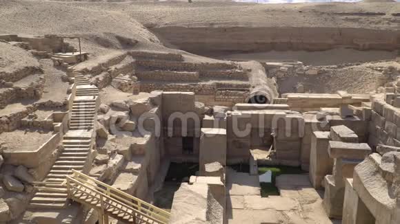 奥西里翁或奥西龙是一座古埃及神庙它位于阿比多斯锡蒂一世神庙的后方视频的预览图