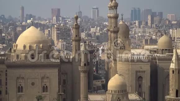 开罗旧区的景色哈桑苏丹清真寺马德拉萨开罗埃及视频的预览图