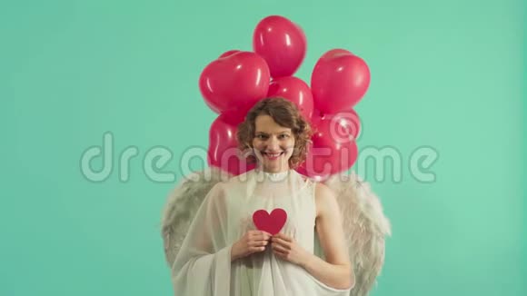 安吉尔瓦伦丁情人节丘比特浪漫的女人在情人节约会2月14日视频的预览图