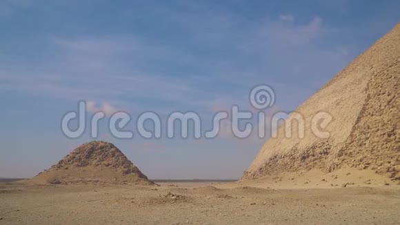 Bent金字塔是一座古埃及金字塔位于约40公里的达舒尔皇家墓地视频的预览图