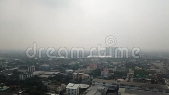 随着PM25水平预计将上升曼谷的空气污染和烟雾持续存在高度戒备视频的预览图