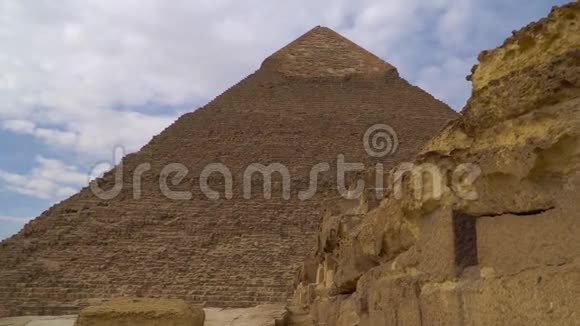 埃及开罗吉萨河谷的大金字塔视频的预览图
