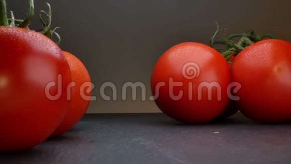 大红番茄排成一排视频的预览图