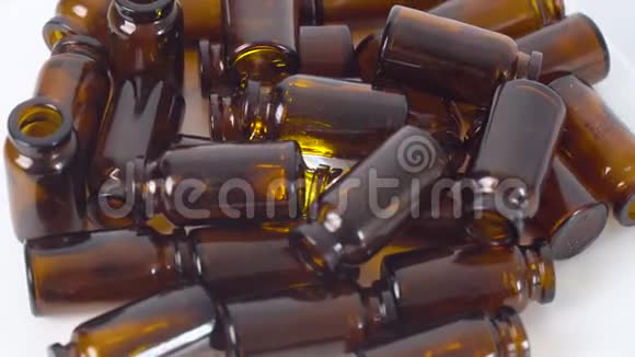 白色背景上的药瓶做药片药丸和其他药物制药业视频的预览图