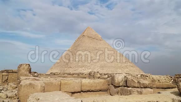 埃及开罗吉萨谷大金字塔的时代视频的预览图