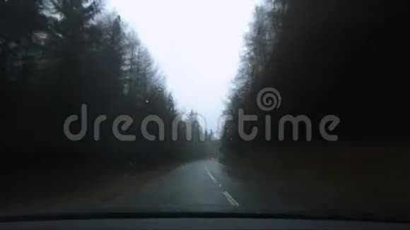 在2020年2月冒险驾车穿过森林和农村道路时在GoPro上记录到了风暴Ciara视频的预览图