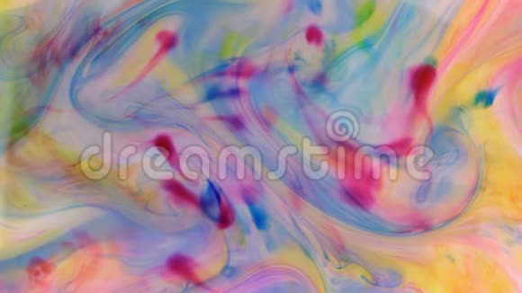 彩色颜料在水中的混沌运动上景视频的预览图