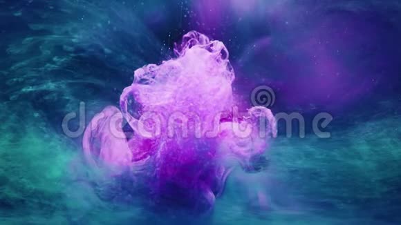 彩色蒸汽覆盖紫蓝色油烟混合效果视频的预览图