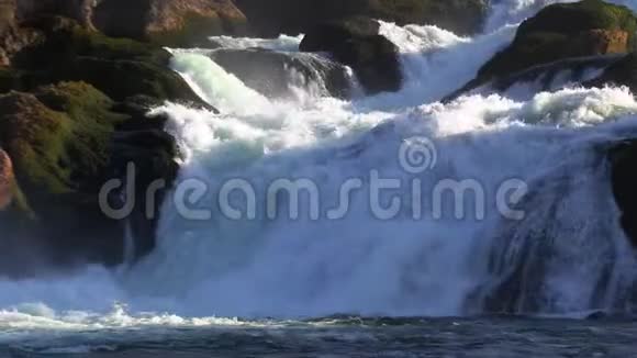 与德国接壤的瑞士瀑布视频的预览图