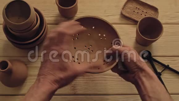 陶艺手工陶瓷手工抛光碗视频的预览图