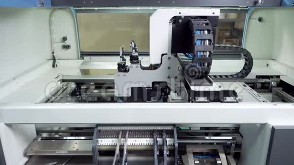 生产自动化烙铁电路微芯片自动化制造的焊锡铁尖视频的预览图
