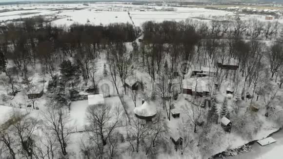 冬季雪岛4k鸟瞰图视频的预览图