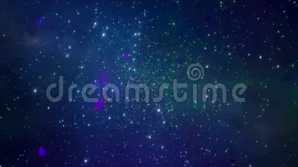 明星背景星星在太空中的云层和气体的背景下飞过观众视频的预览图
