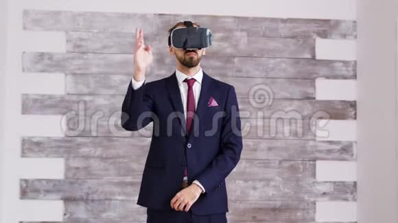 使用虚拟现实谷歌的房地产经纪人视频的预览图