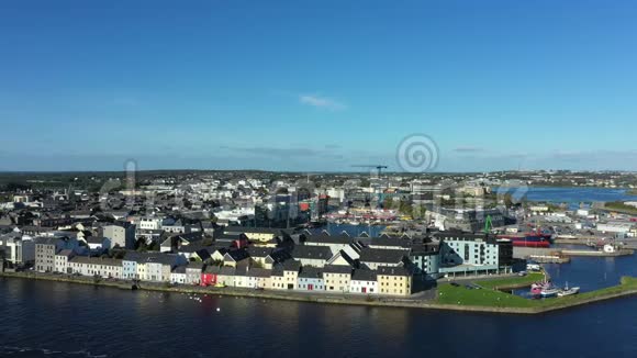 高威城市景观爱尔兰的鸟瞰图视频的预览图