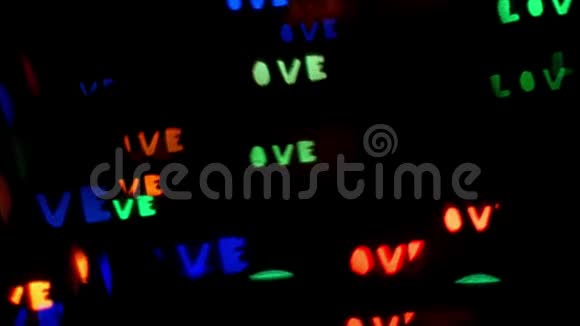 霓虹灯标志爱情图案背景视频的预览图