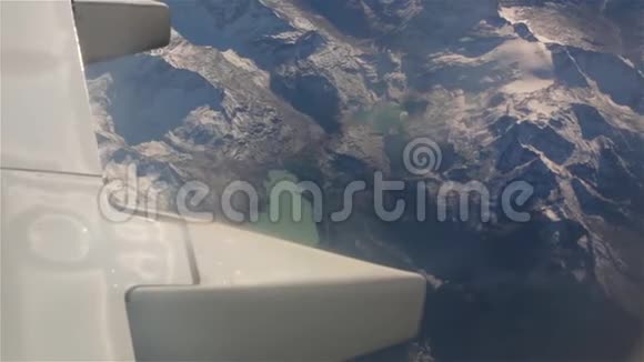 阿尔卑斯山的湖泊视频的预览图