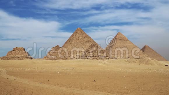 埃及开罗吉萨河谷的大金字塔视频的预览图