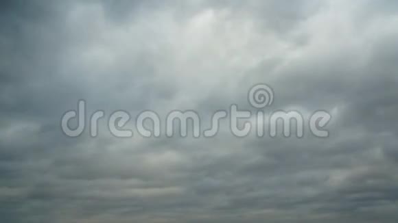 乌云在蓝天中流逝视频的预览图
