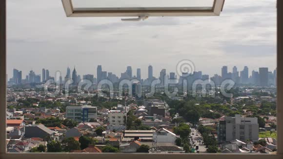雅加达市全景从一个开放的窗口视频的预览图