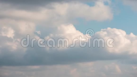 蓝天乌云的移动视频的预览图