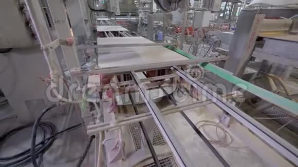 生产瓷砖厂车间输送机视频的预览图
