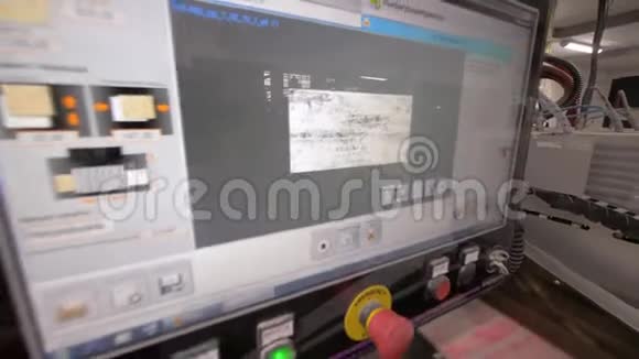 工厂瓷砖涂装用数控机床屏幕视图视频的预览图