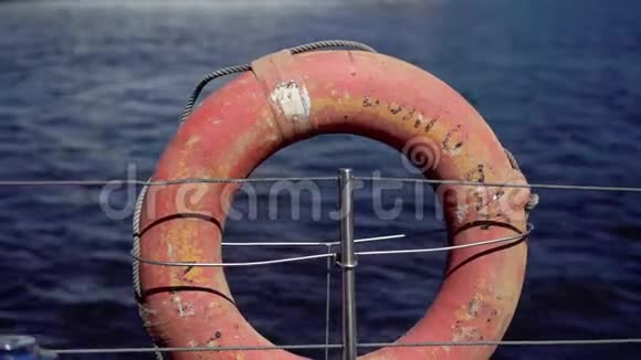 游艇救生圈视频的预览图