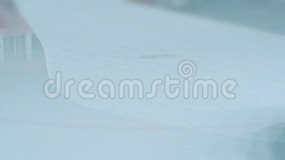 赞博尼重铺室内溜冰场动作缓慢冰复面机清洁冰复面机清洁及视频的预览图